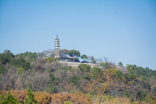 远处的寺庙塔