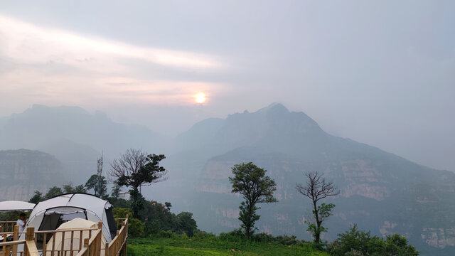 高山夕阳