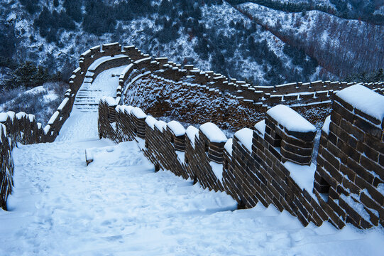 雪后金山岭长城