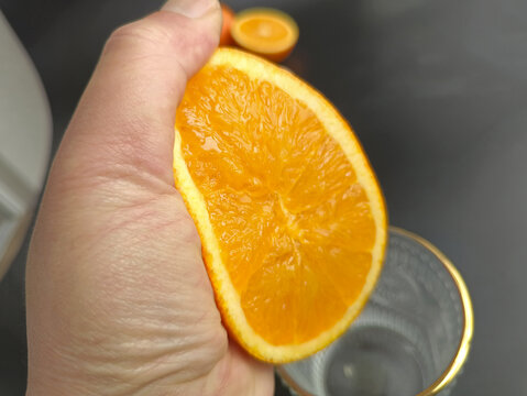 鲜果橙榨汁