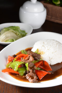 黑椒牛肉扒饭