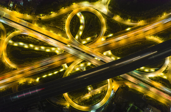 城市道路夜景