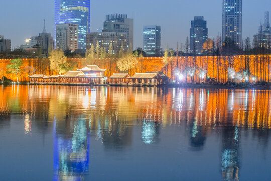 中国南京玄武湖公园建筑夜景