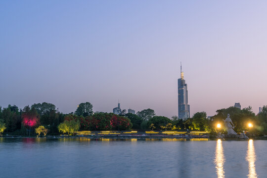 中国南京玄武湖公园建筑夜景