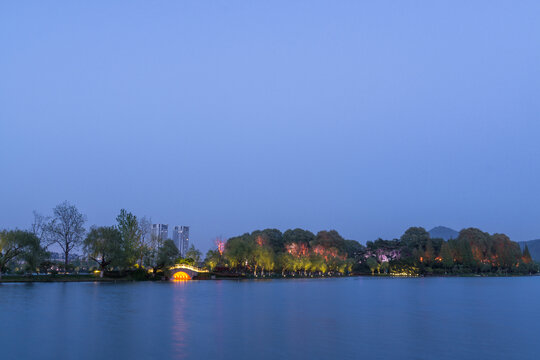 中国南京玄武湖公园建筑夜景