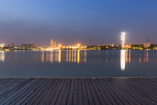 中国南京玄武湖公园建筑夜景