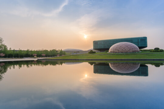 夕阳下的南京城市地标建筑