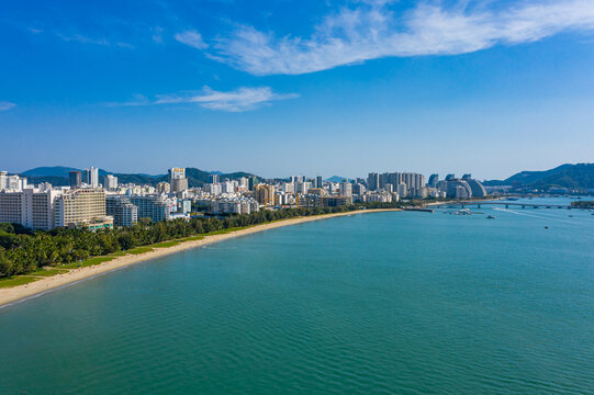 航拍三亚湾度假区海岸线沙滩