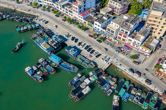 航拍海南琼海潭门渔港渔船港口