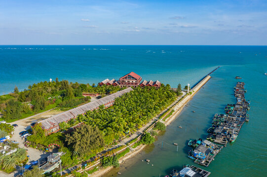 航拍海南琼海潭门沙滩热带海滩