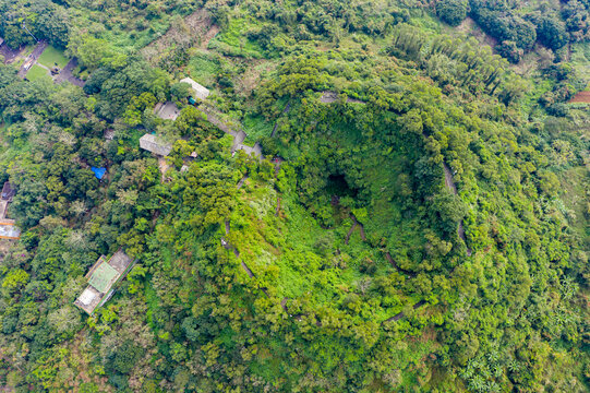 海口火山口地质公园风炉岭火口