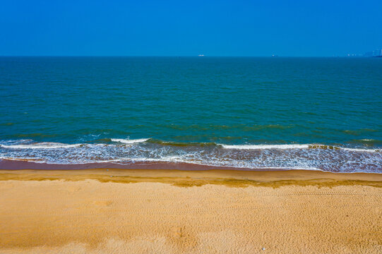 航拍海口西秀海滩公园热带海景