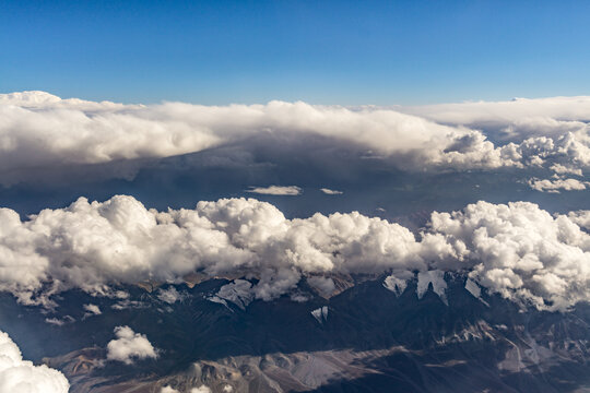 航拍中国新疆乌鲁木齐的山脉
