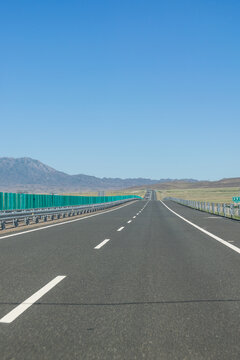 新疆塔城的道路公路背景