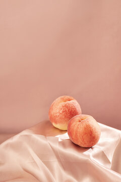 桃子水果粉色背景