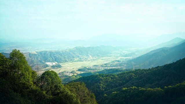 阳安圣山峰顶风光东南方岭坪村