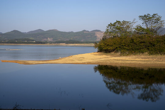 水库湖泊倒影