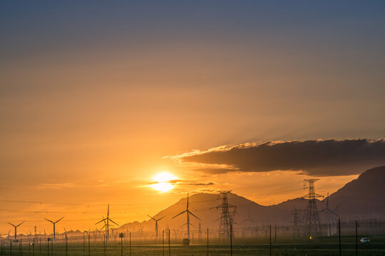 夕阳下的新疆自然风景