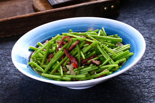 藜蒿炒腊肉