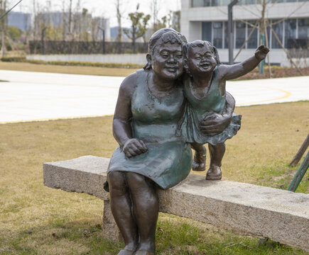母子雕像