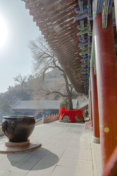 赤峰香山寺前殿廊前