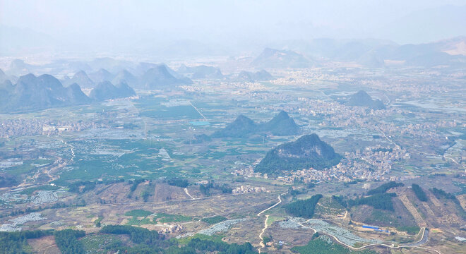 圣山峰顶鸟瞰阳安风光