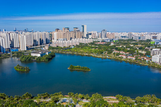 航拍海口红城湖公园城市湿地湖