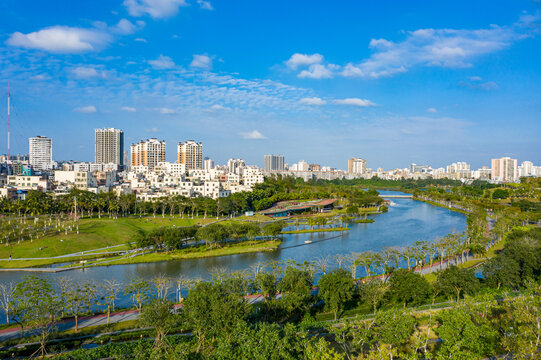 航拍海口美舍河凤翔湿地公园