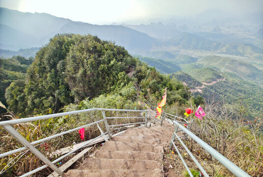 圣山主峰登峰阶梯