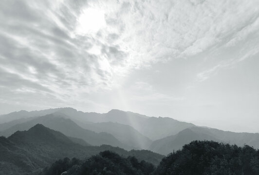 圣山主峰远眺九十九群峰