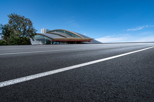 高速公路天际线和城市风光