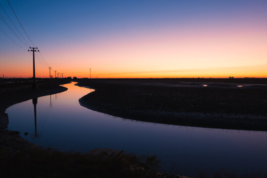 辽河入海口蜿蜒的河流