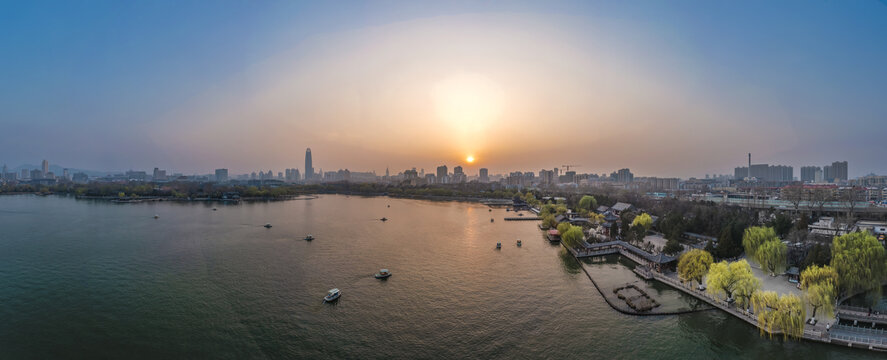 鸟瞰济南大明湖春景宽幅大图