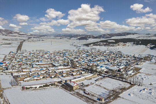 航拍雪后乡村