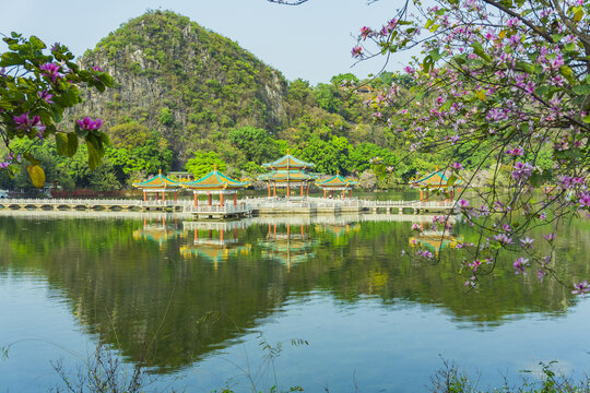 春暖花开的七星岩风光