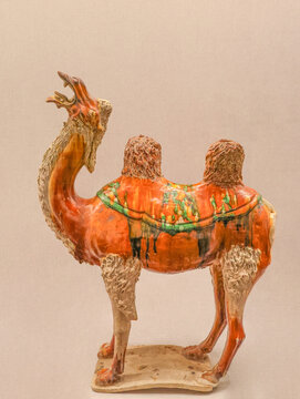 唐代三彩骆驼俑