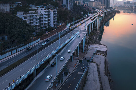 暮色沙滨路