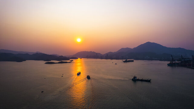 山海夕阳风光海湾船只盐田港