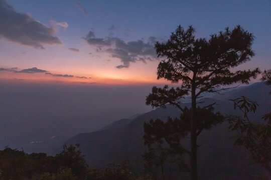 哀牢山日出朝霞