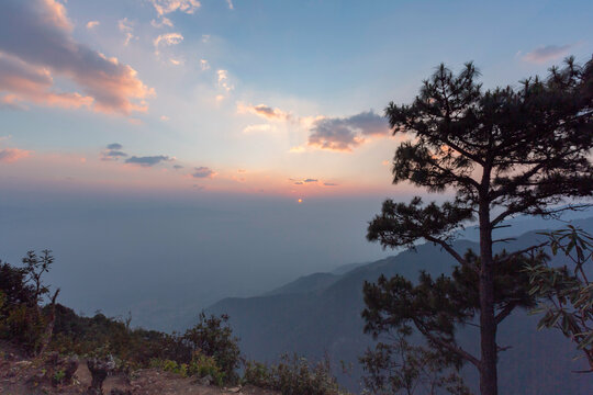 日出朝霞哀牢山自然风景