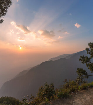 日出朝霞哀牢山自然风景