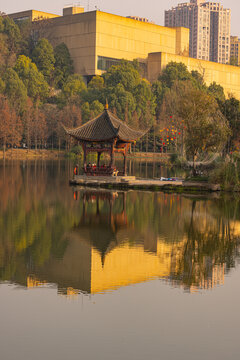 黄昏水景