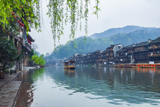 湘西凤凰古城边城沱江风光