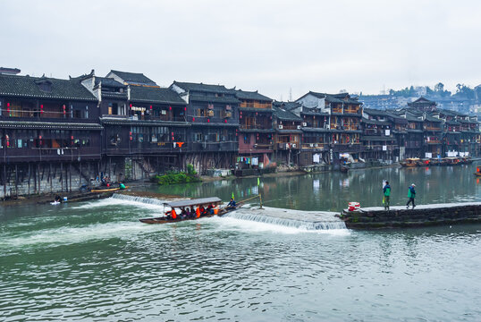 湘西凤凰古城边城沱江风光