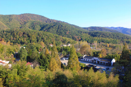 连绵起伏群山