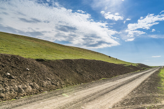 中国新疆草原道路背景