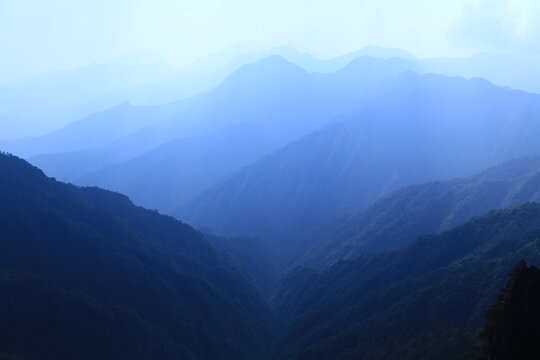 水墨群山