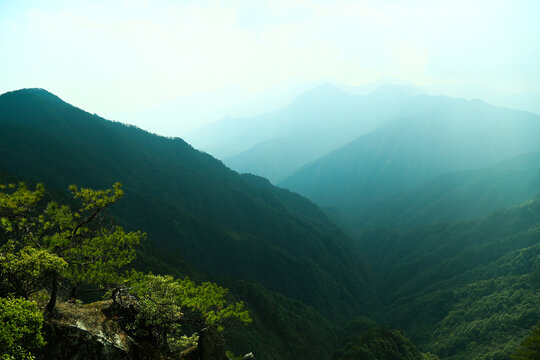 水墨群山