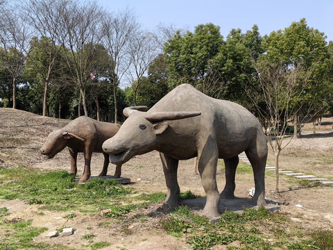 景区村庄乡村旅游村头水牛雕塑