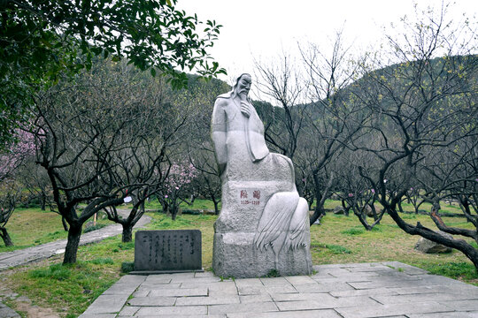 九峰山陆游雕塑